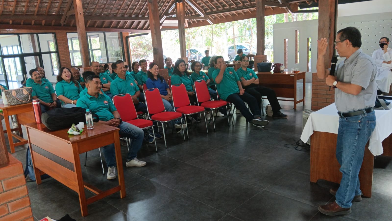sekolah kitab suci bersama Romo Dadang